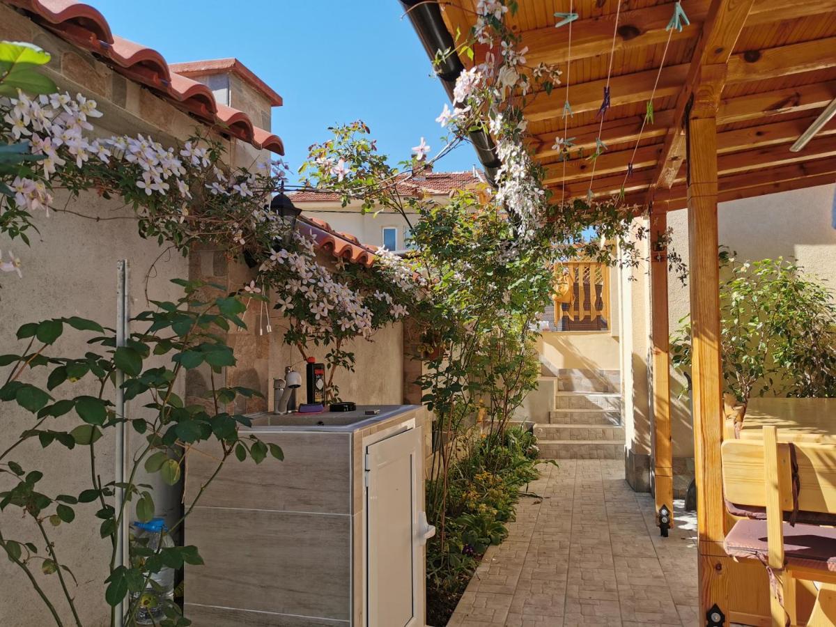 Rose Valley Guest House 卡赞勒克 外观 照片